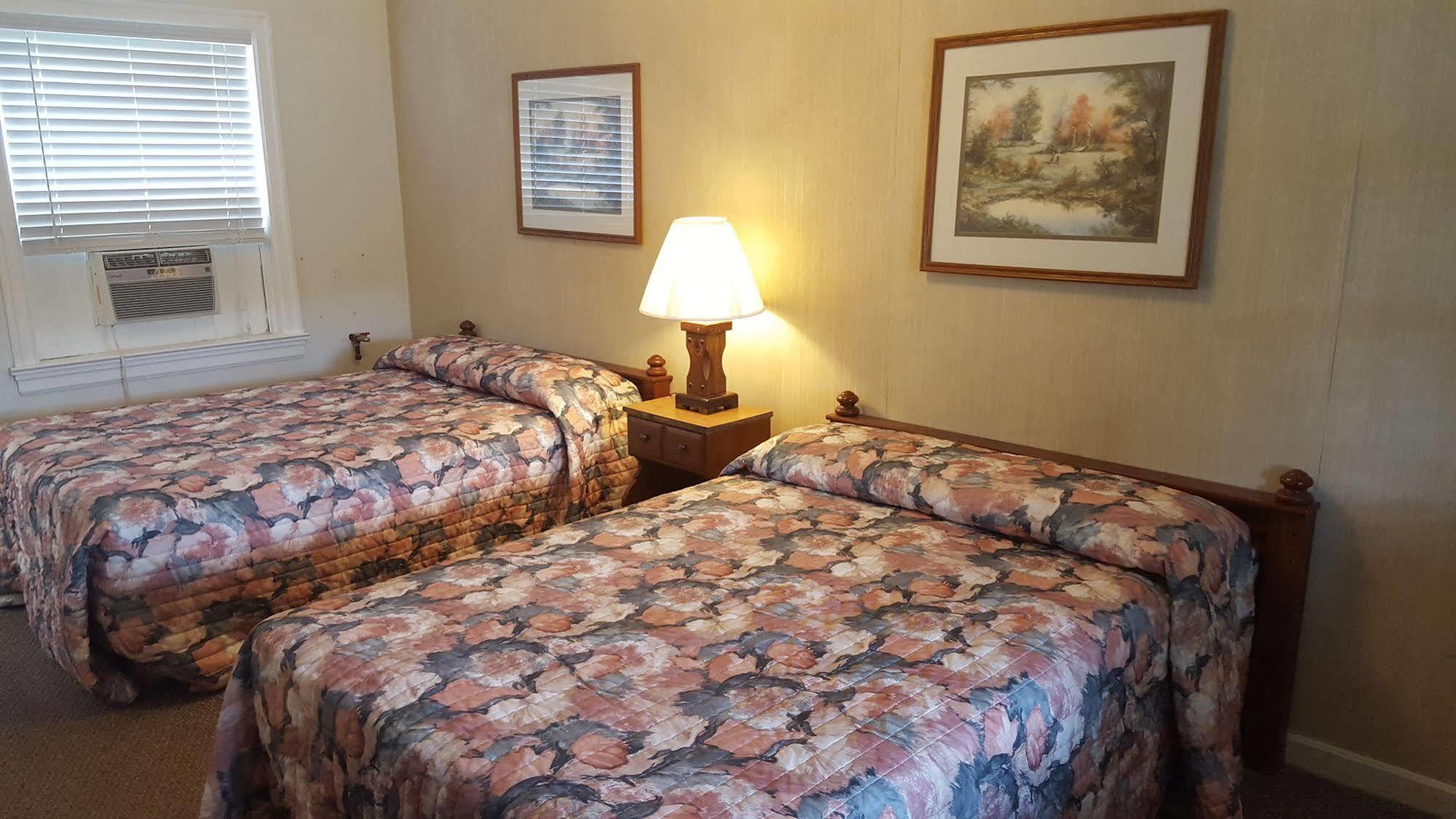 Early American Motel Aurora Esterno foto