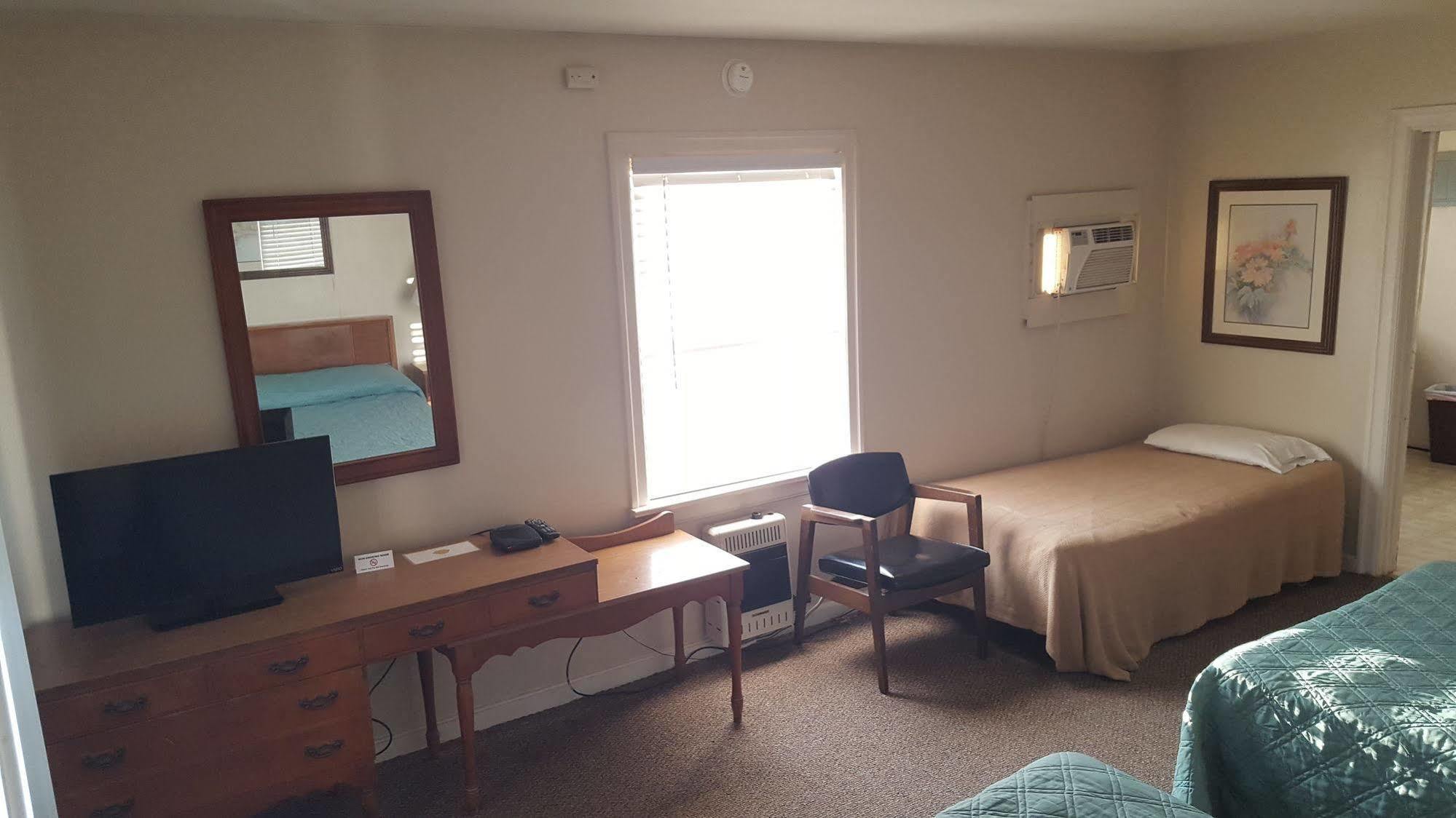 Early American Motel Aurora Esterno foto