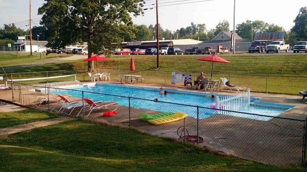 Early American Motel Aurora Esterno foto